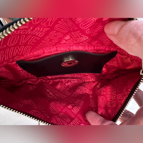 Love Moschino / black fanny pack banana with heart chain SS21 (NEW) - Picture 7 of 10